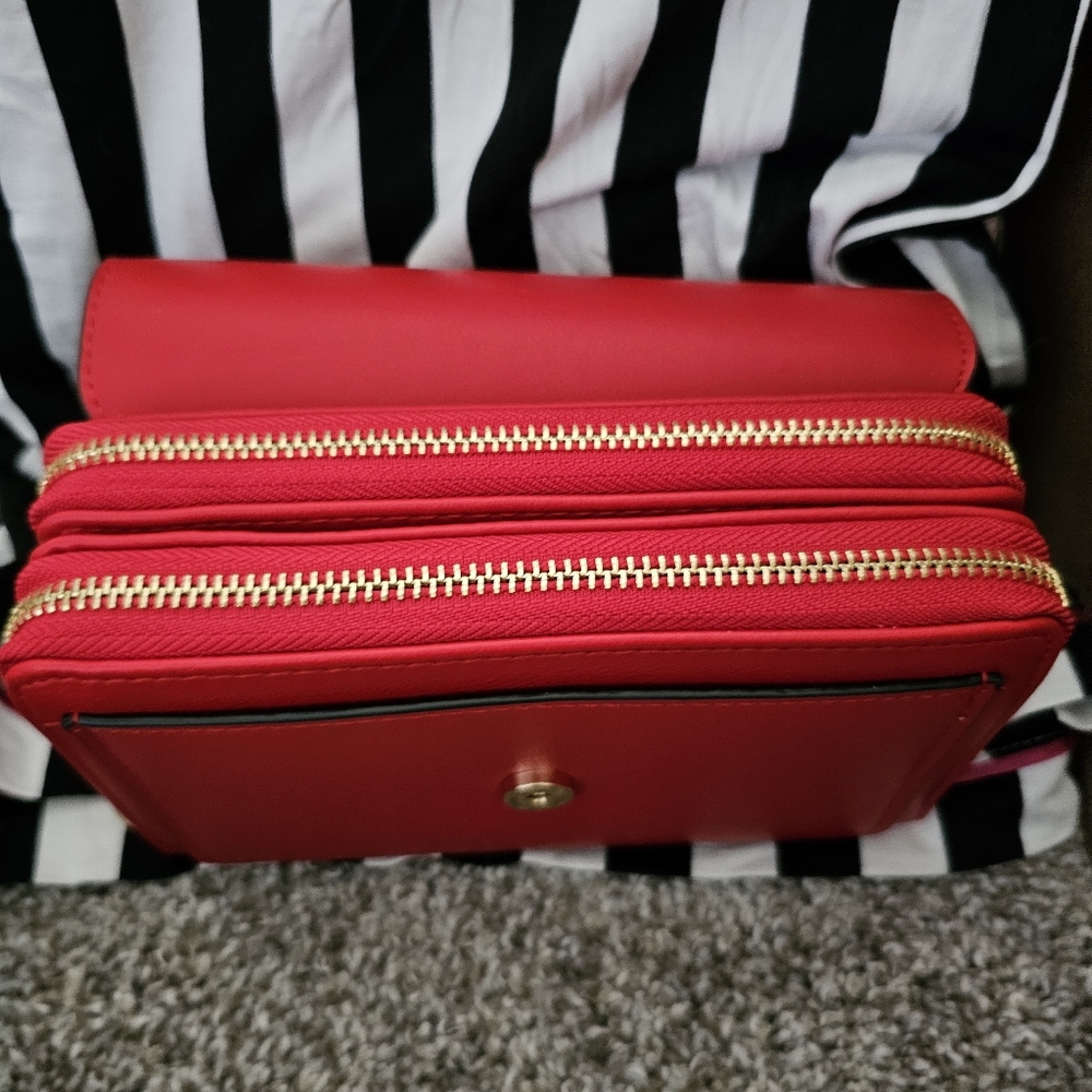 Small woman crossbody clutch